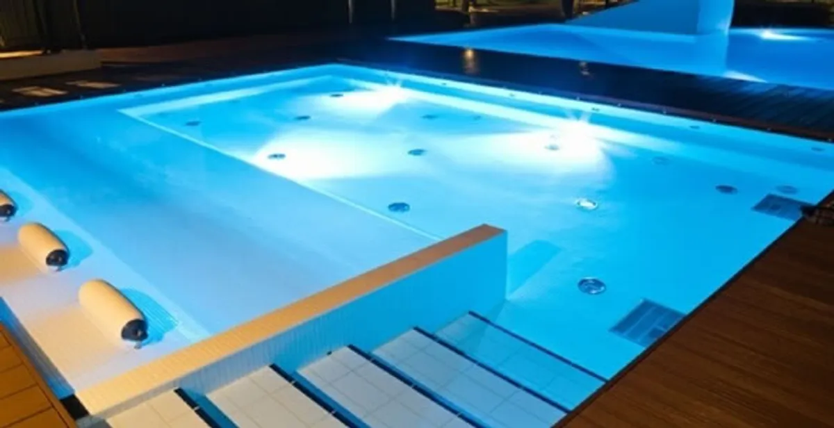 pool light installation and repair services providing modern illuminated pool lighting in Long Beach, CA